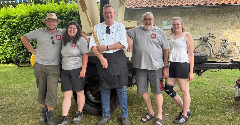 Mit dem Trecker nach Eggerode: Oldtimerfreunde Lembeck auf Wallfahrt