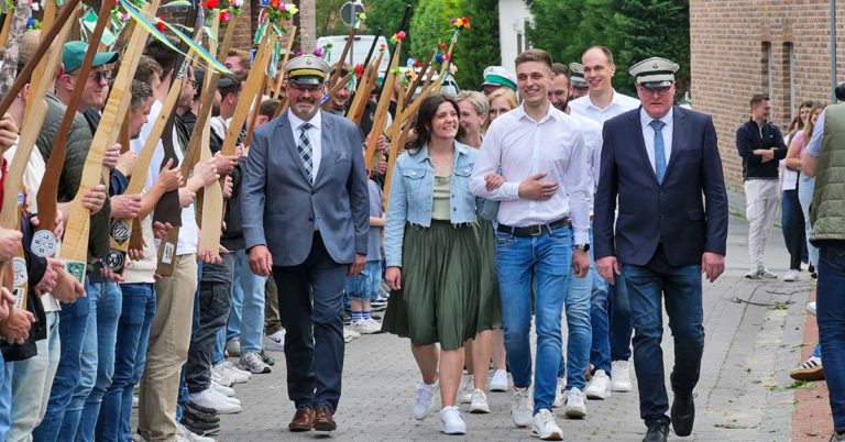 Schützenfest Lembeck 2025: Vorparade mit Ehrungen und neuen Offizieren