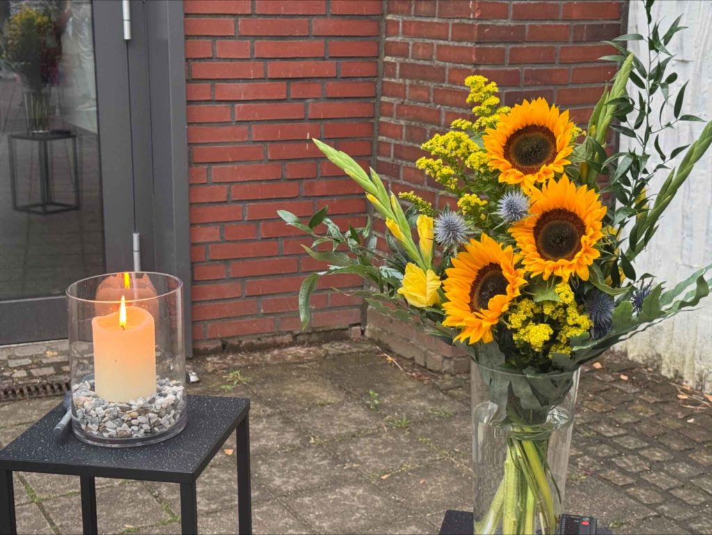 Gedenkfeier-in-Dorsten-Waldfriedhof-für-Ermordete-Ukrainerin-und-Kleinkind