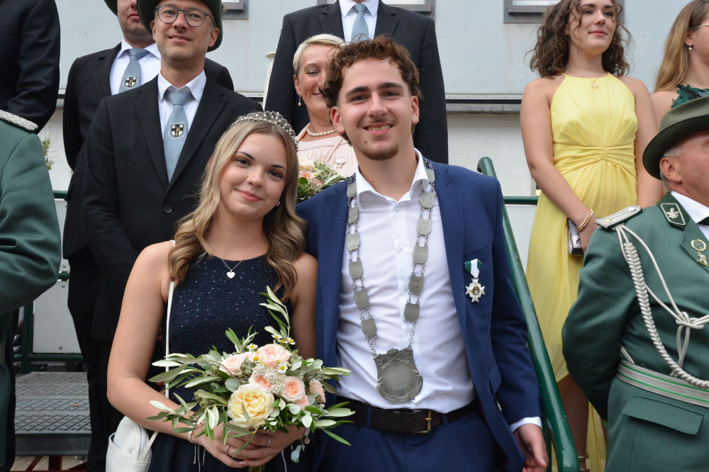 Biervogelkönig und Königin Maximilian Terwellen mit Mira Radojkovic,
