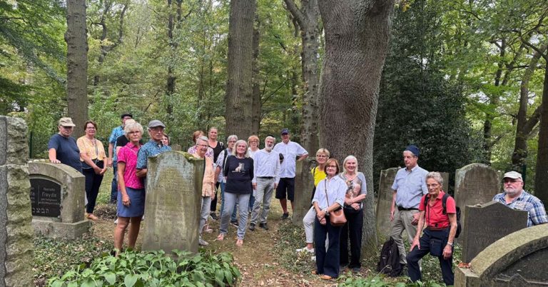 Ein stiller Ort voller Geschichten: Führung über den Jüdischen Friedhof im Stadtsfeld