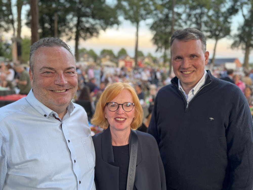 Landrat Bodo Klimpel und Bürgermeister Stockhoff bei der Brotzeit in Rhade 2025