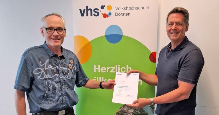 VHS Dorsten: Thomas Mohnitz erhält Zertifikat als Finanzbuchhalter