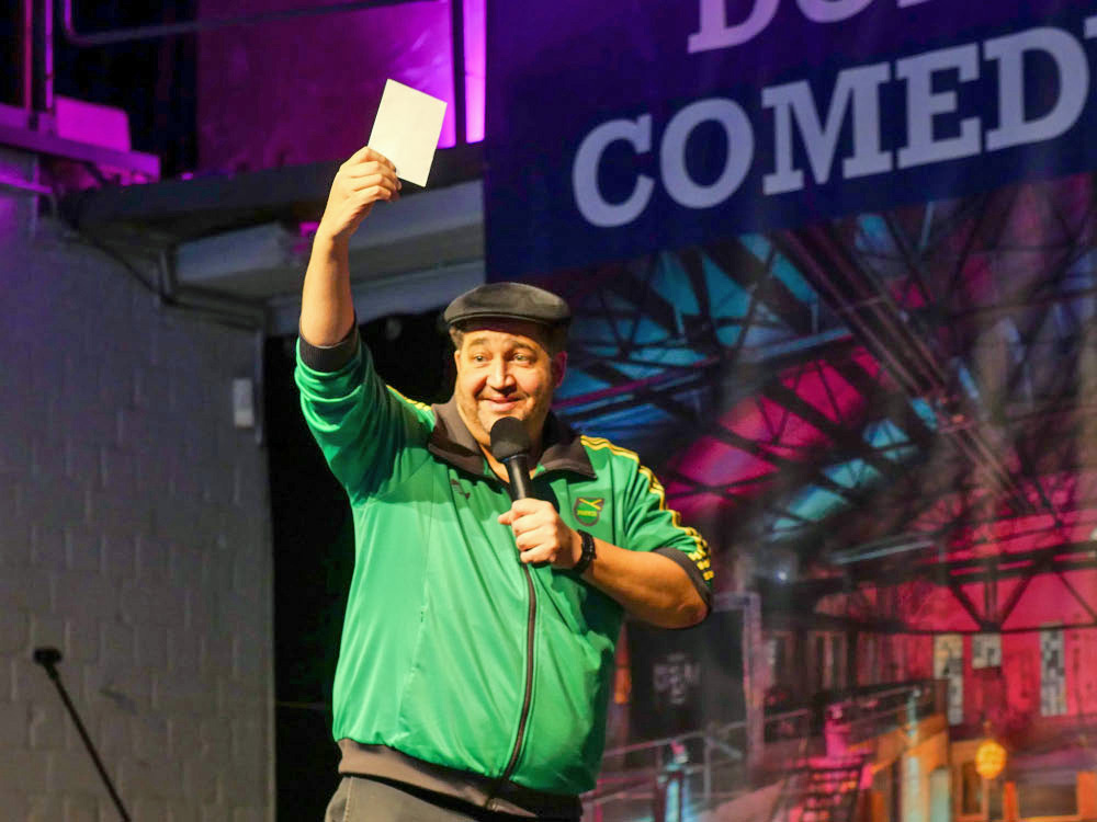 Dorstener Comedy Night von tollwütigen Eichhörnchen und Charles Manson
