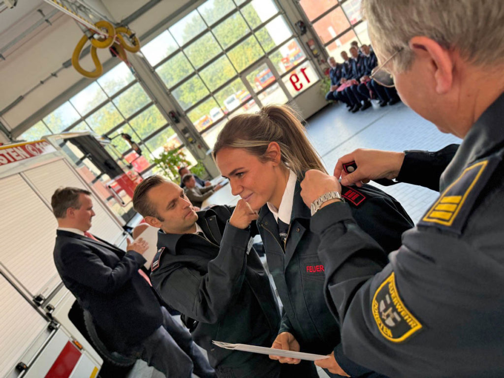 Feuerwehr Dorsten wächst 15 Nachwuchskräfte treten Dienst an 