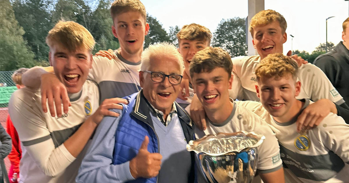 Fußball-Tennis-Cup 2025 Deuten