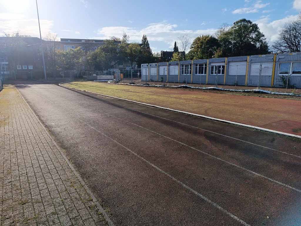 Platzpflege auf der Tartanbahn Leichtathletik-Team Dorsten packt gemeinsam an