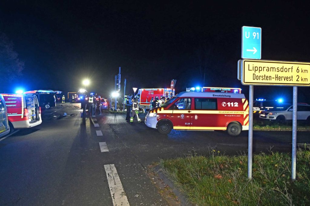 Ins gesamt acht verletzte Personen, darunter drei Schwerverletzte ist das Fazit des Unfall in Dorsten-Hervest