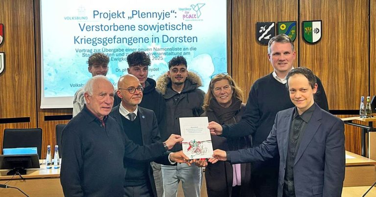 Übergabe Gräberliste Volksbund Russenfriedhof Dorsten