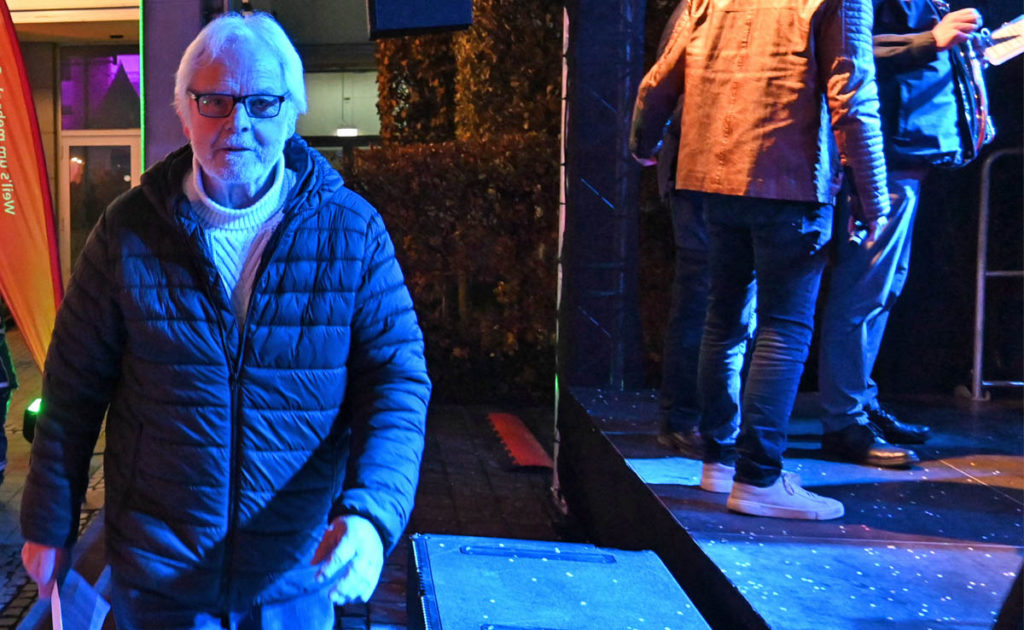 Lambert Lütkenhorst liest die Martinsgeschichte beim Lichterfest in Dorsten