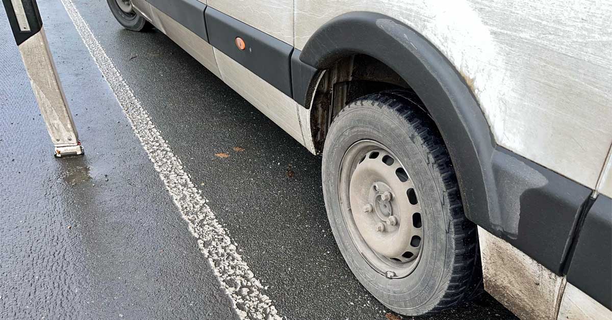 Polizei kontrolliert LKW bei Schwerpunktkontrolle
