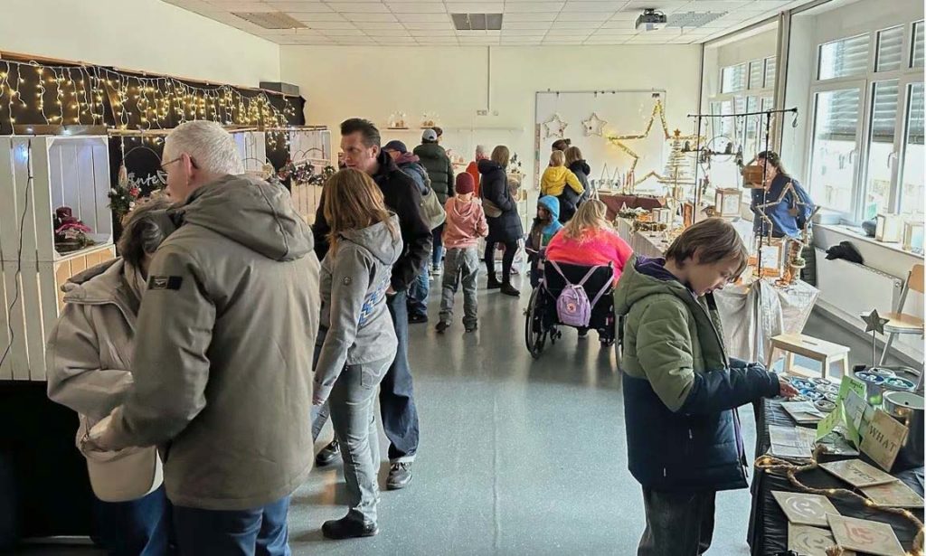 Stände beim Basar-Campus Montessori-Schule Dorsten