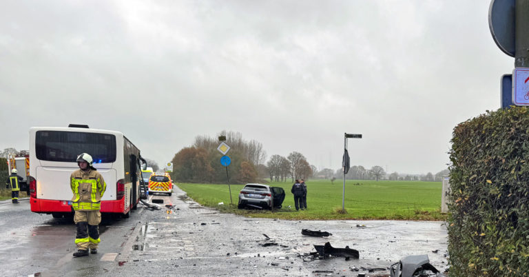 Mehrere Verletzte bei Unfall in Dorsten mit Schulbus