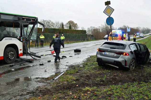 Schwerer Unfall in Dorsten mit Schulbus-Bochumer Stra&szlig;e-B 224