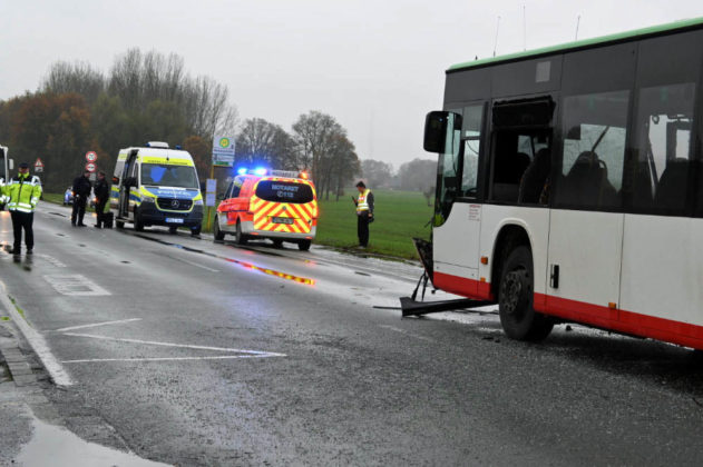 Schwerer Unfall in Dorsten mit Schulbus-Bochumer Stra&szlig;e-B 224