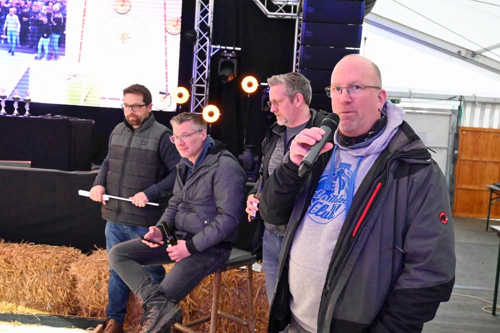 Dorfgemeinschaft feiert bei den Eisstockmasters in Lembeck