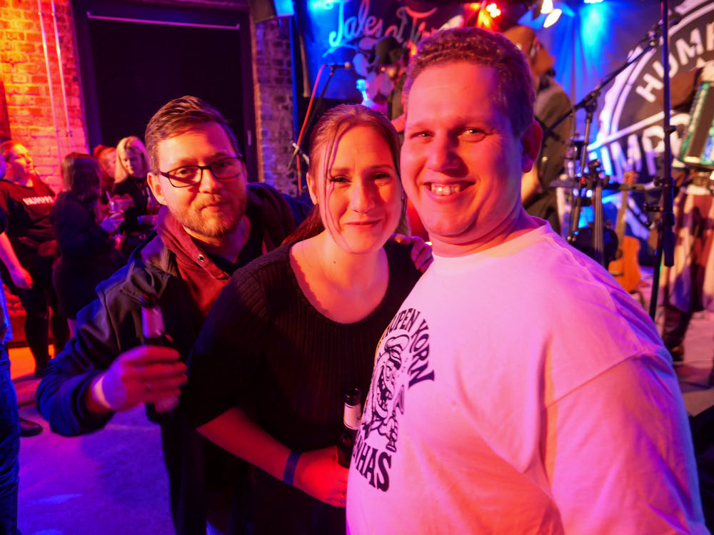 Humppa con panhas spielen Seemannslieder im vollen Vinylcafé in Dorsten