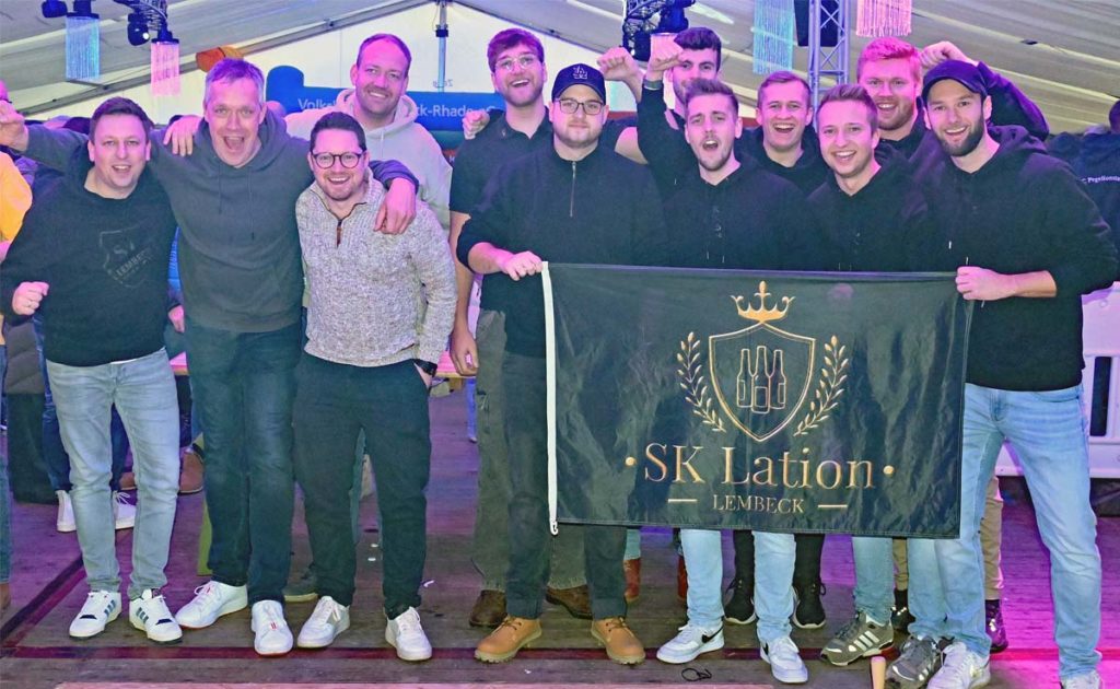 Im Viertelfinale standen FCC Koppinacken und eiSKLation Lembeck auf der Eisbahn im Festzelt