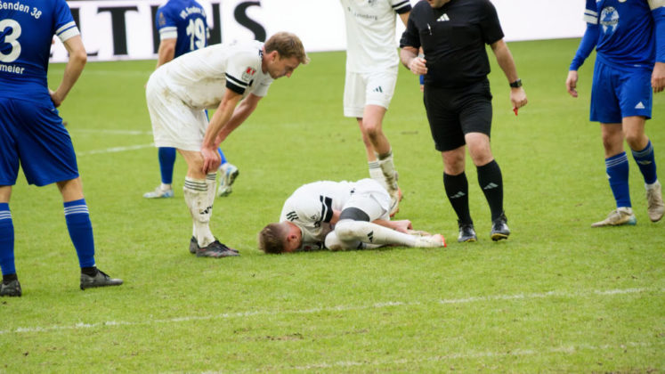 Spielszene SV Lembeck in der Veltins-Arena