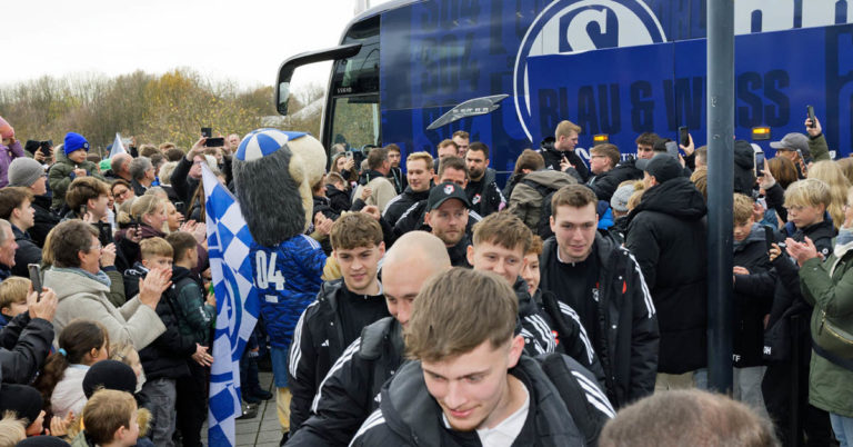 SV Lembeck beim Einlauf in die Veltins-Arena, Punktspiel gegen Senden