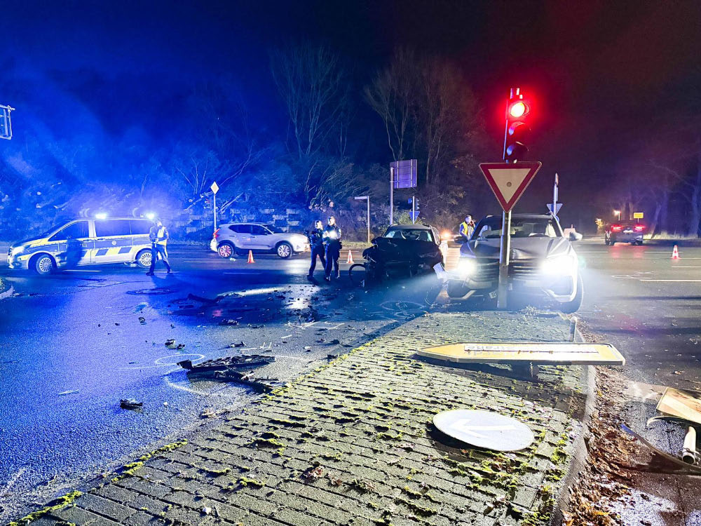 Unfall in Dorsten: Zwei Leichtverletzte an der Königsberger Allee