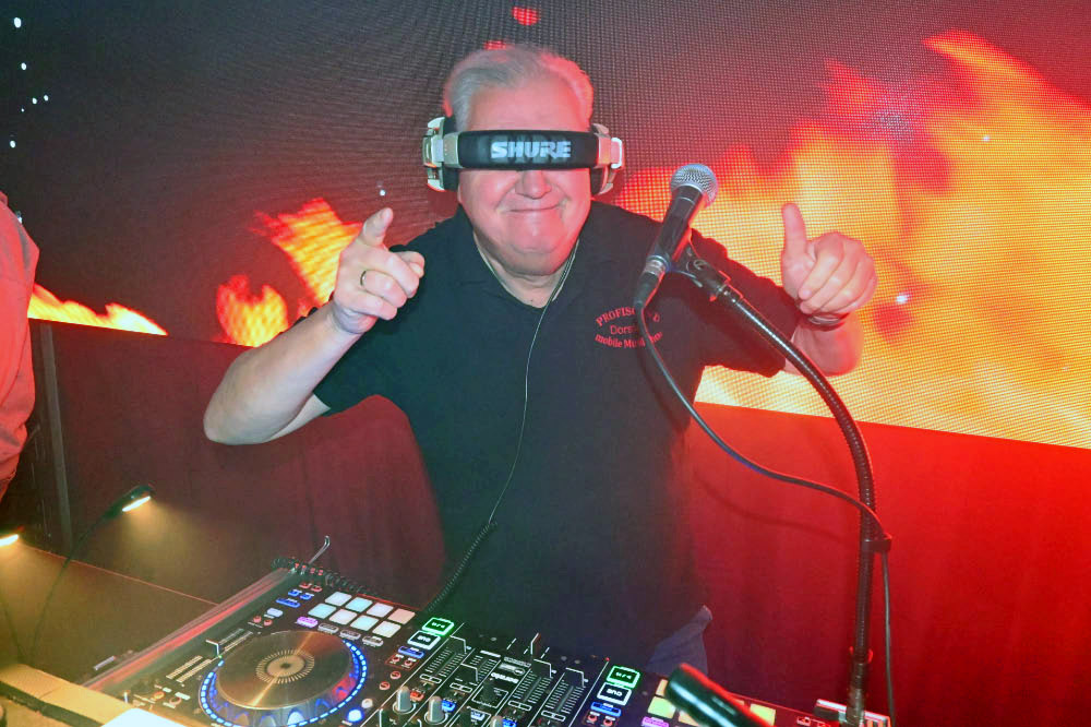 Winterzauber Dorsten-DJ Pter Suttrop in bester Stimmung