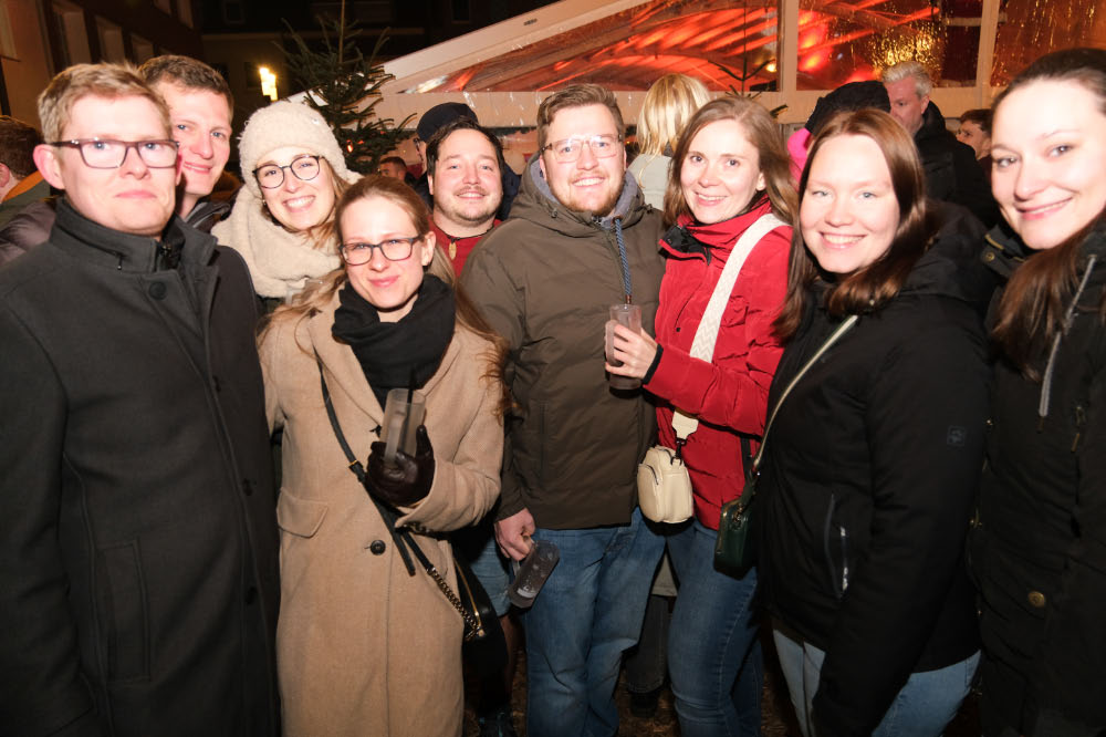 So viele Gäste wie noch nie feierten das #Heimkommen kurz vor Heiligabend auf dem Dorstener Marktplatz beim Winterzauber. ©Julian Konetzka