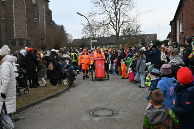 B&uuml;rgermeister Stockhoff und Jan Heppner als Stra&szlig;enreiniger-Karneval Dorsten
