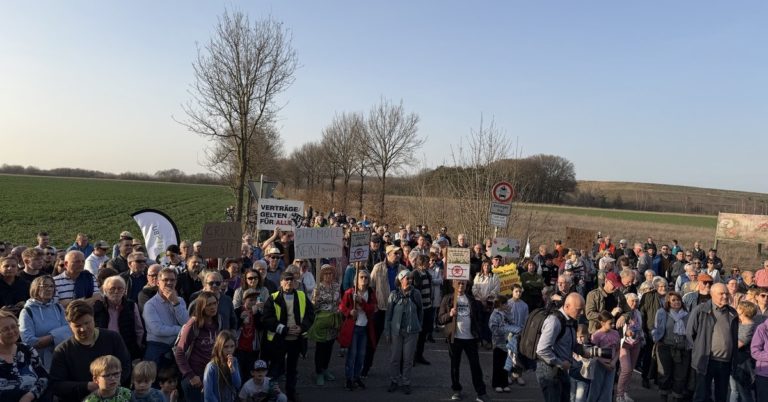 Protestmarsch zur Hürfeld-Halde in Altendorf-Ulfkotte