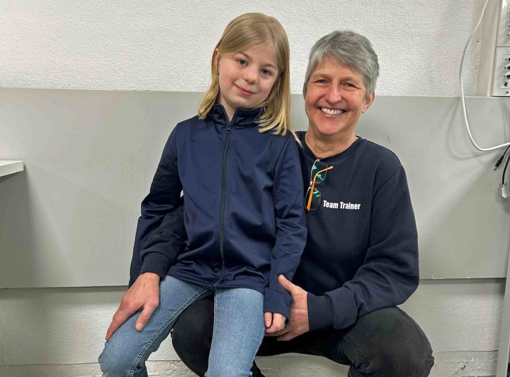  Christiane Broders (Stadtsportverband Dorsten, Fachschaft Schießen) und Marleen , mit 8 Jahren die jüngste Sportschützin der Schießgruppe Holsterhausen Dorf