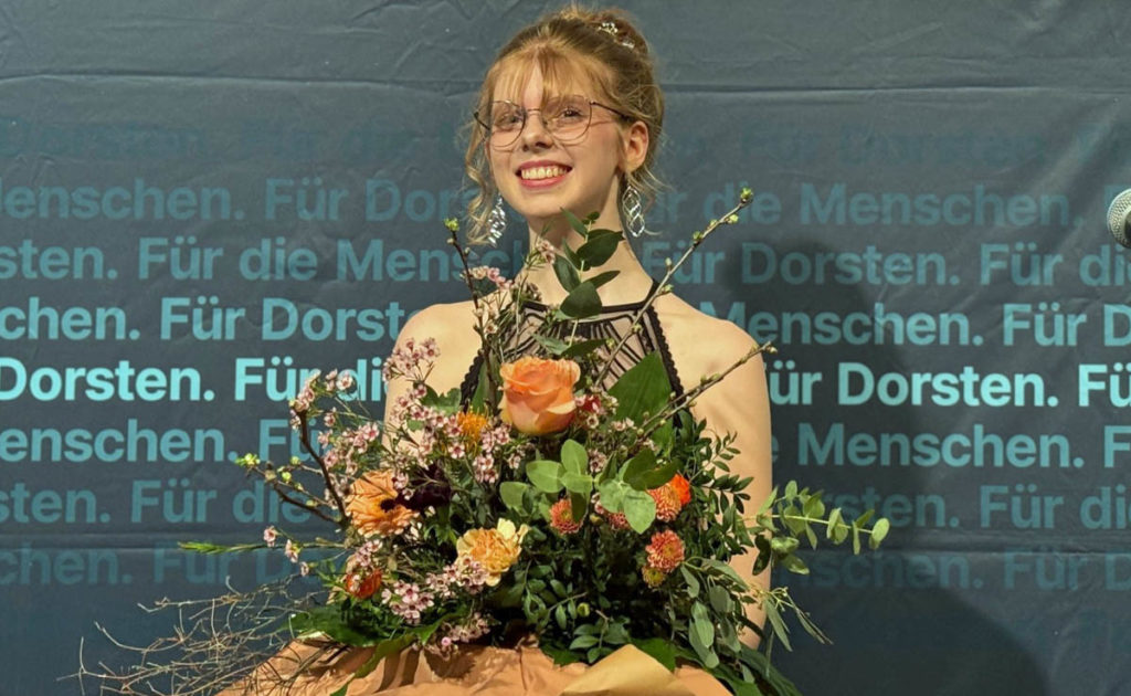 Hermine Beil singt beim CDU-Neujahrsempfang in Dorsten und begeistert die Gäste.