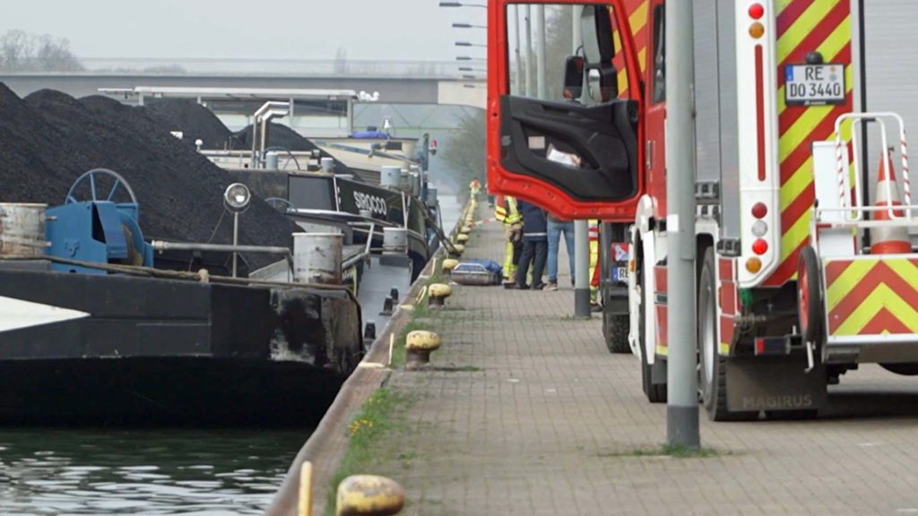 Rettungskräften haben leblosen Körper im Wesel-Datteln-Kanal in Dorsten geborgen