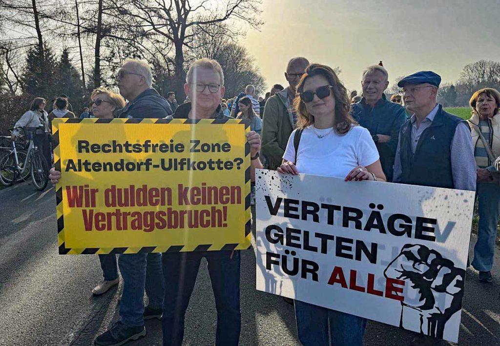 Zahlreiche Bürger kamen zum Protestmarsch auf die Hürfeld-Halde in Altendorf-Ulfkotte
