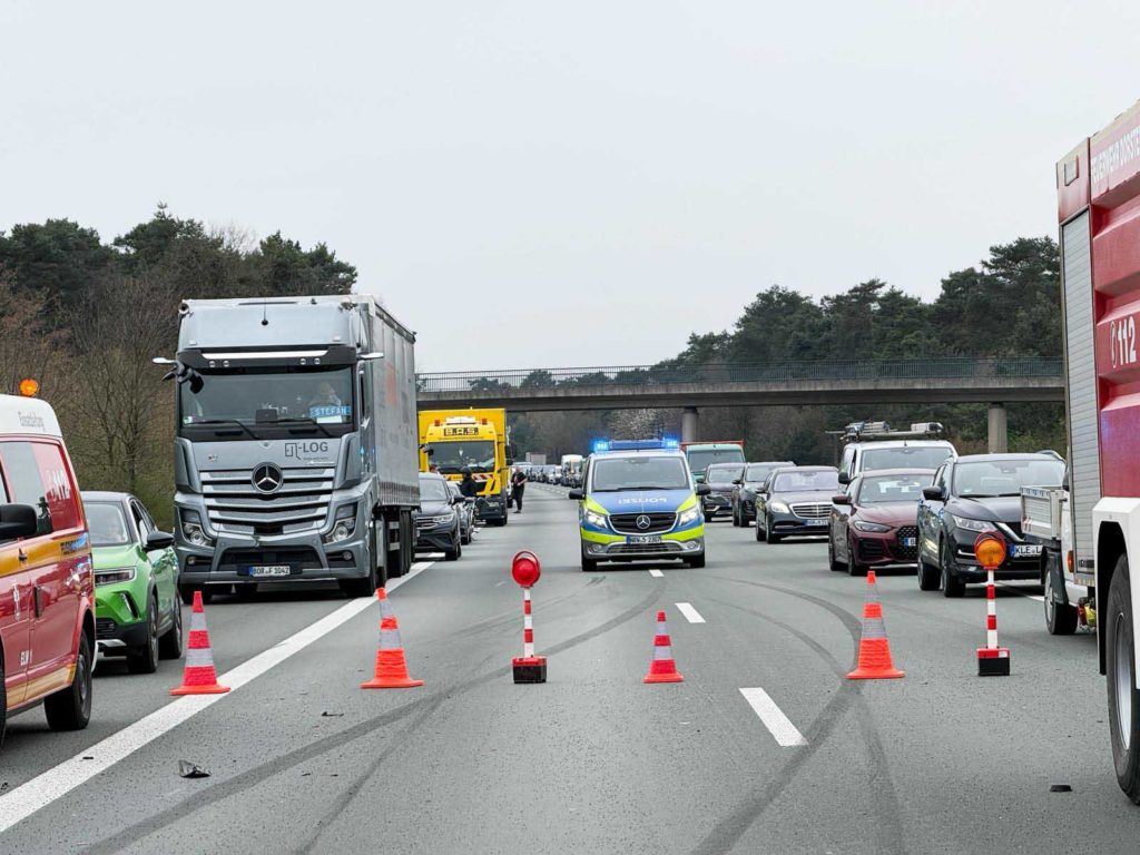 A31 Chaos Schwerer Unfall Heute Stau Inferno Und Sperrungfeed