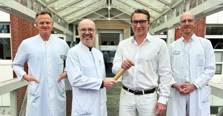 Staffelübergabe in der Ärztlichen Direktion am St. Elisabeth-Krankenhaus Dorsten Dr. Mike H. Baums folgt auf Dr. Wilhelm Gross-Weege