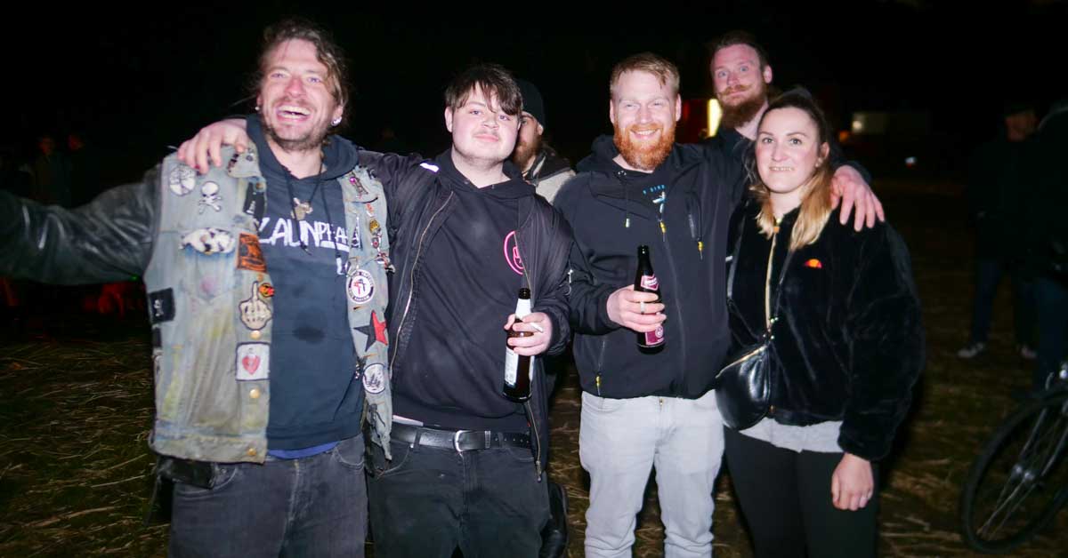 Osterfeuer der Junggesellen im Dorf Hervest