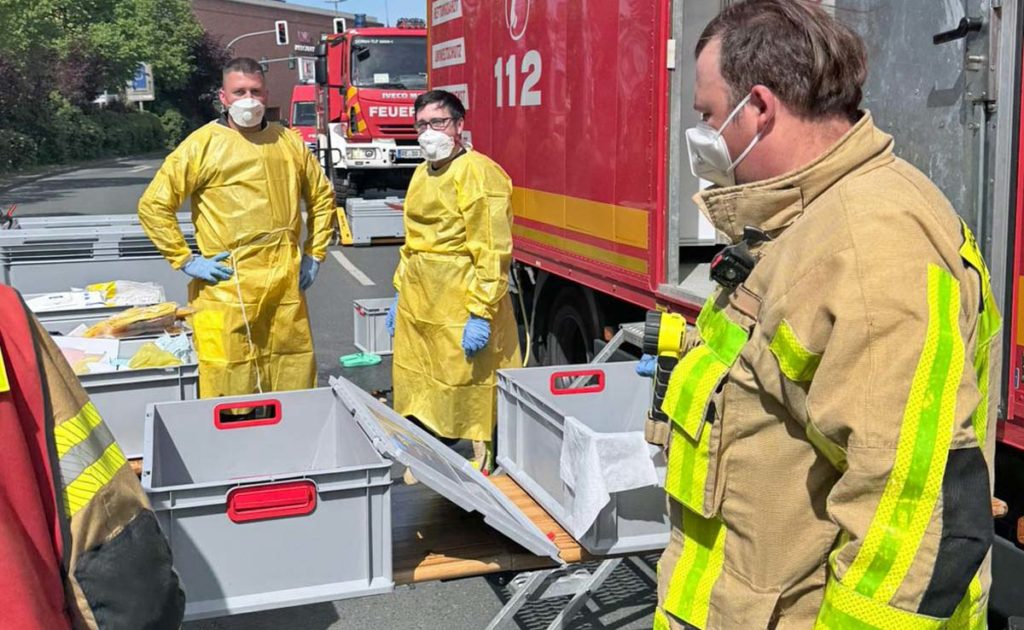 Feuerwehr Dorsten löscht Küchenbrand im ersten Obergeschoss an der Schiffbauerstraße