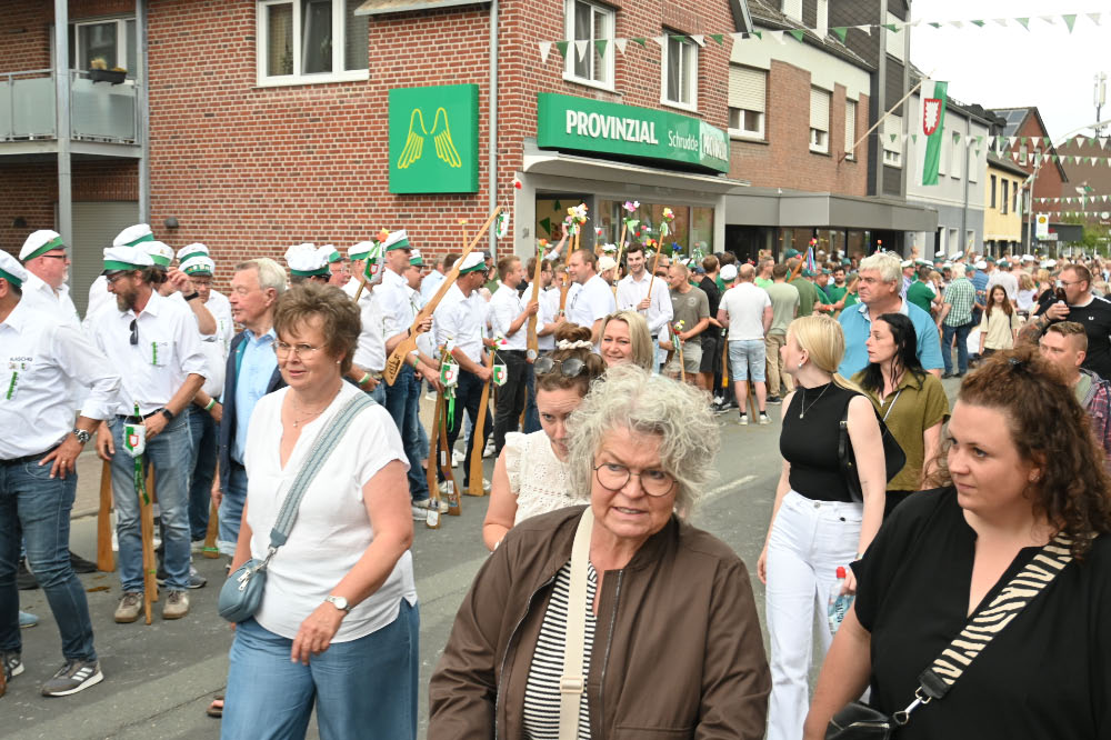 Gastvereine beim Schützenjubiläum in Lembeck