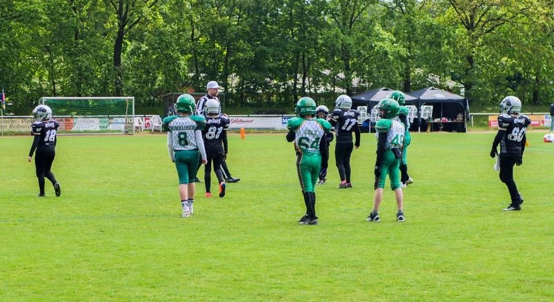 Publikum und Nachwuchsspieler beim Football-Fest in Dorsten