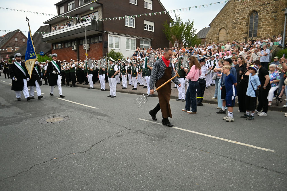Festparade zum 150-jährigen Bestehen des Bürgerschützenvereins Lembeck