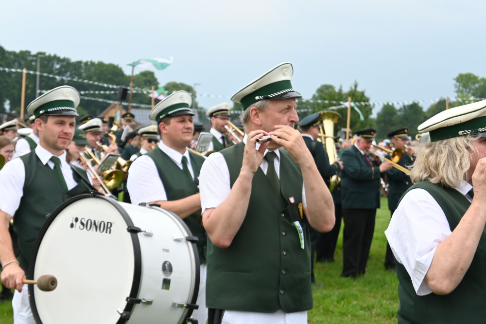 Gastvereine beim Schützenjubiläum in Lembeck
