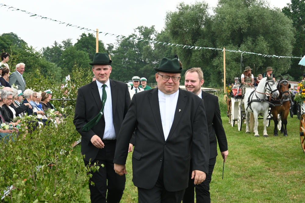 Gastvereine beim Schützenjubiläum in Lembeck