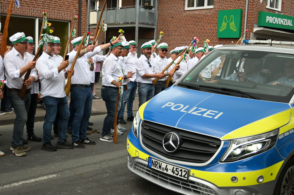 Gastvereine beim Schützenjubiläum in Lembeck