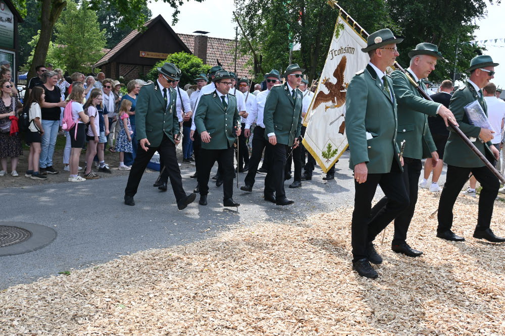 Gastvereine beim Schützenjubiläum in Lembeck
