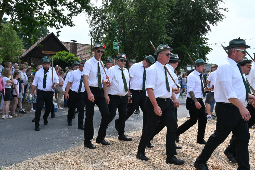 Gastvereine beim Schützenjubiläum in Lembeck
