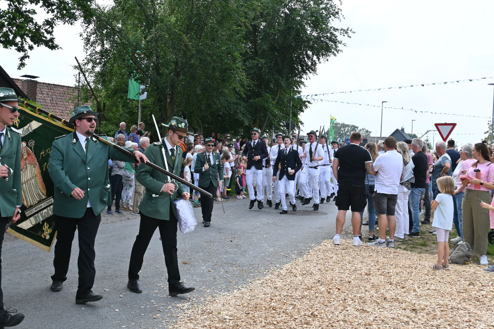 Gastvereine beim Schützenjubiläum in Lembeck