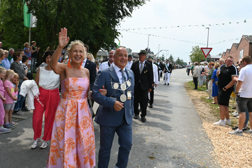 Gastvereine beim Schützenjubiläum in Lembeck