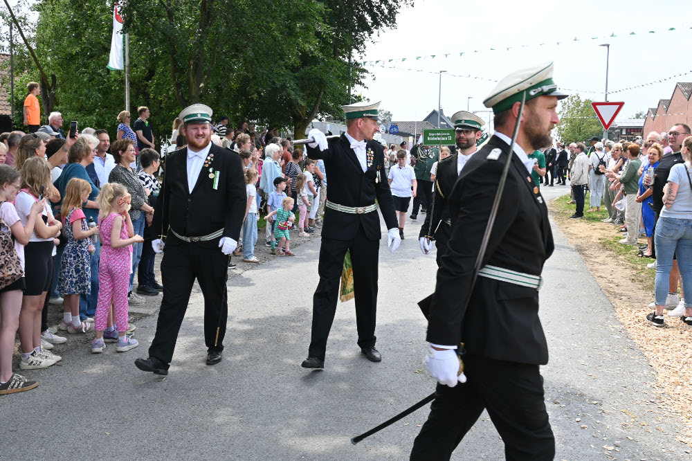 Gastvereine beim Schützenjubiläum in Lembeck