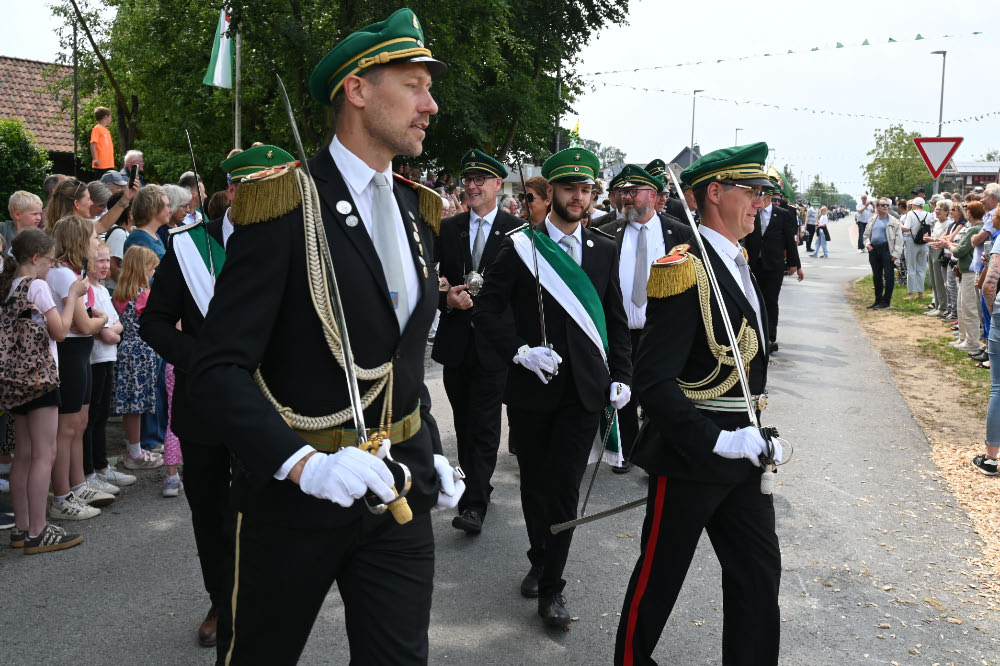 Gastvereine beim Schützenjubiläum in Lembeck
