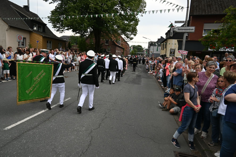 Gastvereine beim Schützenjubiläum in Lembeck